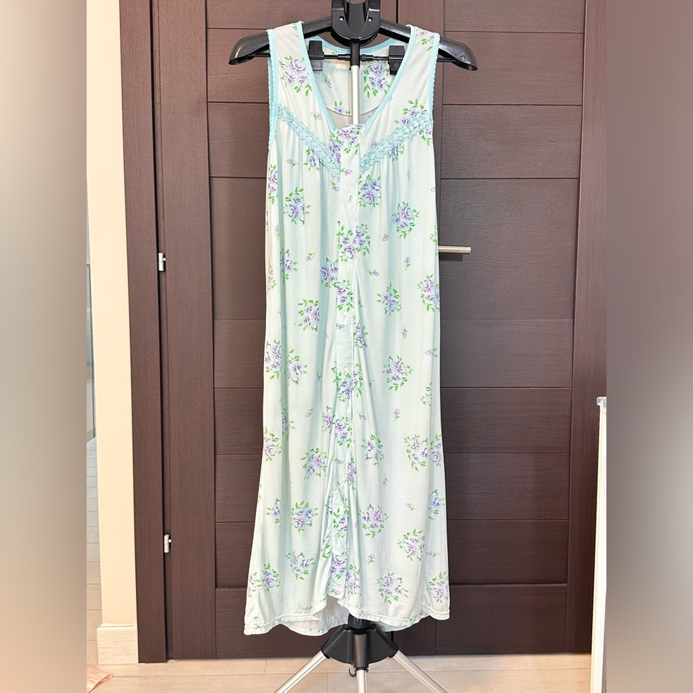 Elegant Floral Lace Chemise in Light Blue